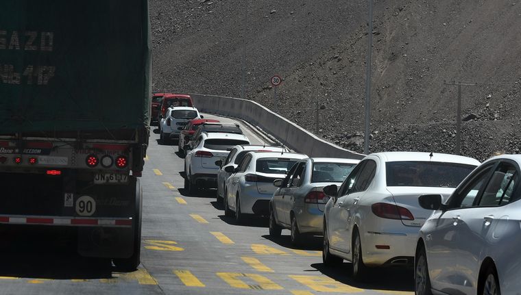 Hay importantes demoras en el Paso a Chile. Imagen de archivo Foto: ALF PONCE MERCADO / MDZ