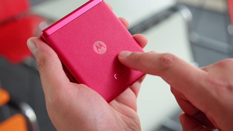 El nuevo plegable Razr incorpora herramientas avanzadas de Google para potenciar la experiencia del usuario.