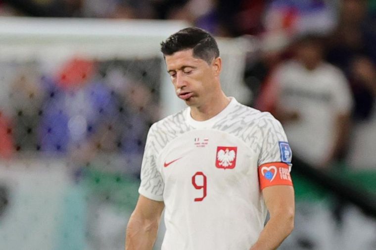 Lewandowski, frustrado por la eliminación de Polonia. Foto: EFE