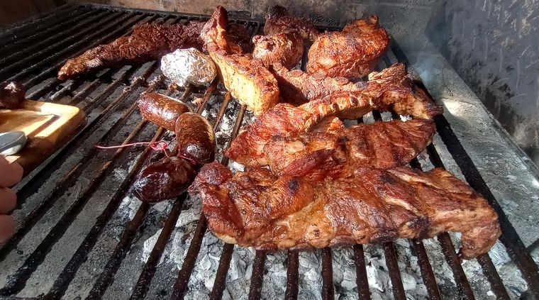 Las juntadas a la canasta son cada vez más comunes a la hora de buscar opciones para paliar la crisis Foto: ALF PONCE MERCADO / MDZ