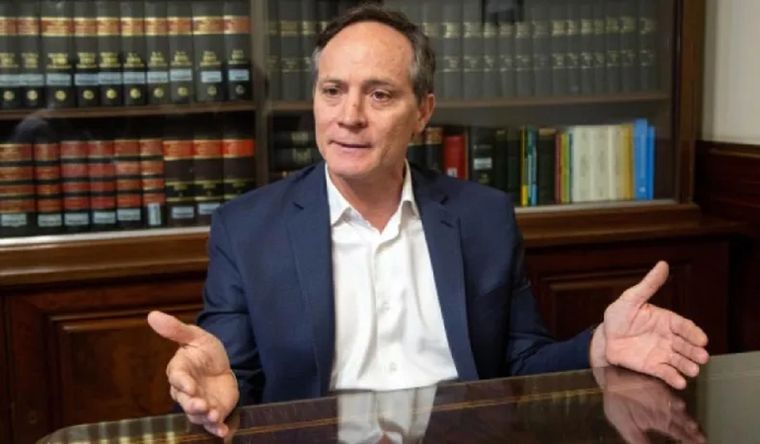 Carlos Mauricio Camau Espínola se aleja del peronismo.