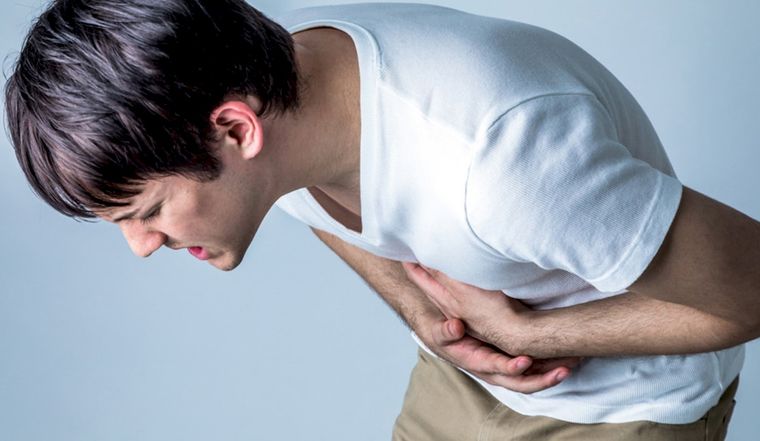 Los síntomas de esta enfermedad son: gastrointestinales, cólicos y los pacientes pueden tener o no diarrea.