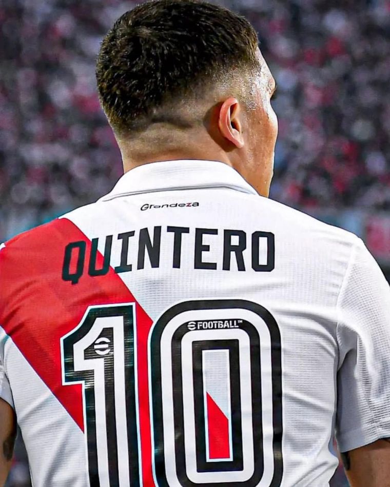 Juanfer Quintero, ídolo del River campeón de América en 2018, vuelve a ponerse la camiseta número 10 Juanfer Quintero, ídolo del River campeón de América en 2018, vuelve a ponerse la camiseta número 10