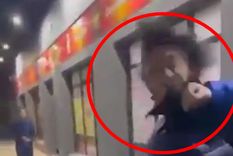 El sujeto se encontró con el puño y la colisión lo dejó en el suelo