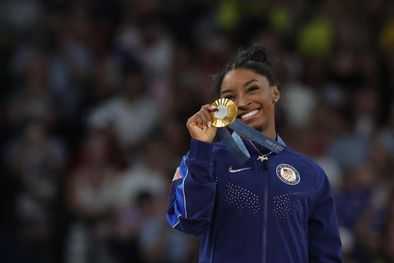 MDZol | Simone Biles, la gimnasta norteamericana que brilla en los Juegos Olímpicos de París 2024, superó el bloqueo mental que la hizo abandonar la competencia en las instancias finales de Tokio 2020. Foto: EFE