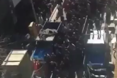 tension en teheran tras la crisis economica: comerciantes protestaron en la calle y hubo gases lacrimogenos