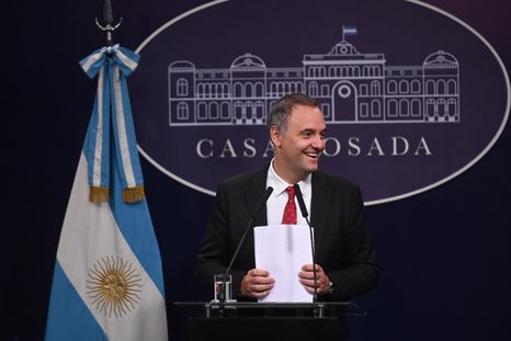 pasar de pagina: manuel adorni busca elevar el perfil junto a los ministros y mas conferencias pasar de pagina: manuel adorni busca elevar el perfil junto a los ministros y mas conferencias