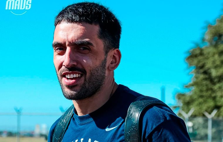 Facu Campazzo ya luce la ropa de los Dallas Mavericks (foto: @dallasmavs).
