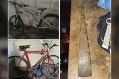 Las bicicletas y la barreta secuestradas a los menores de edad que cayeron por el intento de robo a una vivienda. Las bicicletas y la barreta secuestradas a los menores de edad que cayeron por el intento de robo a una vivienda.