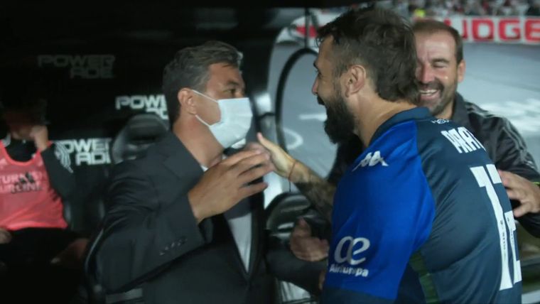 El Muñeco y el Oso se reencontraron en el Monumental. Foto: Publicada en @VarskySports