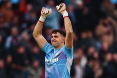 El Dibu se impuso ante Enzo, aunque no en el duelo personal. Foto: Aston Villa