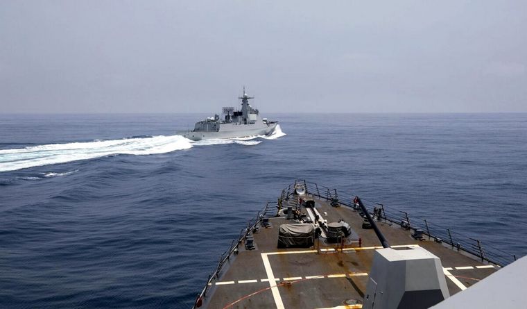 Estrecho de Taiwán Las dos naves, a punto de chocar en el Estrecho de Taiwán. Foto: USANavy.