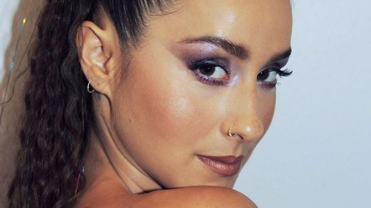 Denise Rosenthal luce un top que deja poco a la imaginación Denise Rosenthal es una actriz y cantante chilena. Foto: Instagram