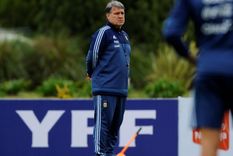 martino ya tiene dos futbolistas para los jj.oo. y la copa america