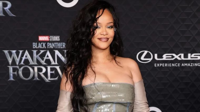 Aseguran por 1 millón de dólares las piernas de Rihanna Rihanna Foto: https://zonacero.com/sociales/rihanna-el-regreso-la-musica-con-un-tema-para-la-pelicula-wakanda-forever-202166