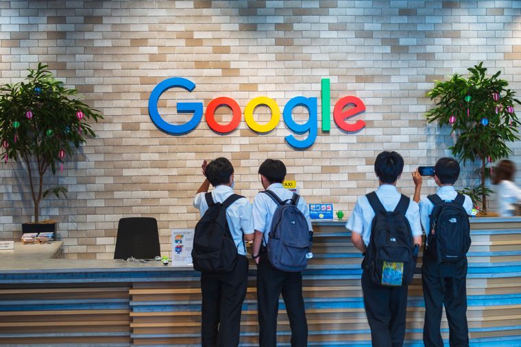 El Plan de Google que beneficia a estudiantes universitarios.
