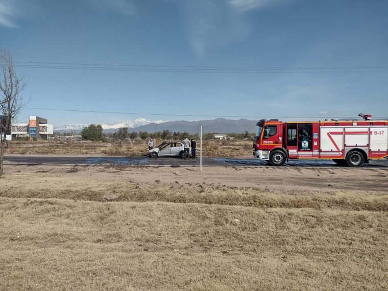 Bomberos en el lugar del incendio