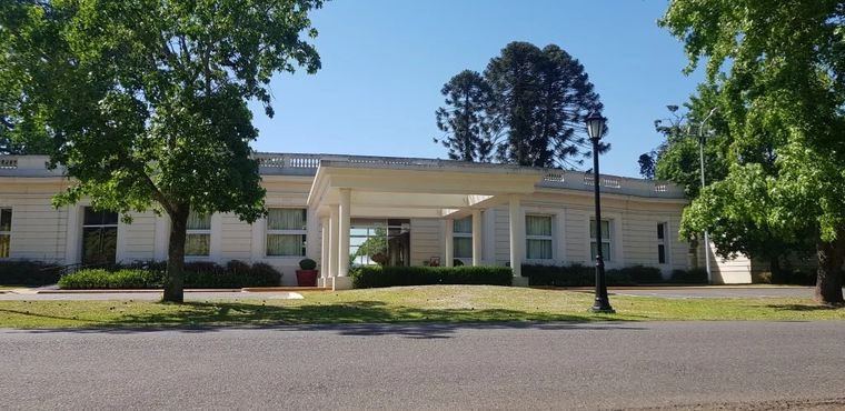 El Abril Club de Campo, donde se quiere mudar Rafael Di Zeo. El Abril Club de Campo, donde se quiere mudar Rafael Di Zeo.