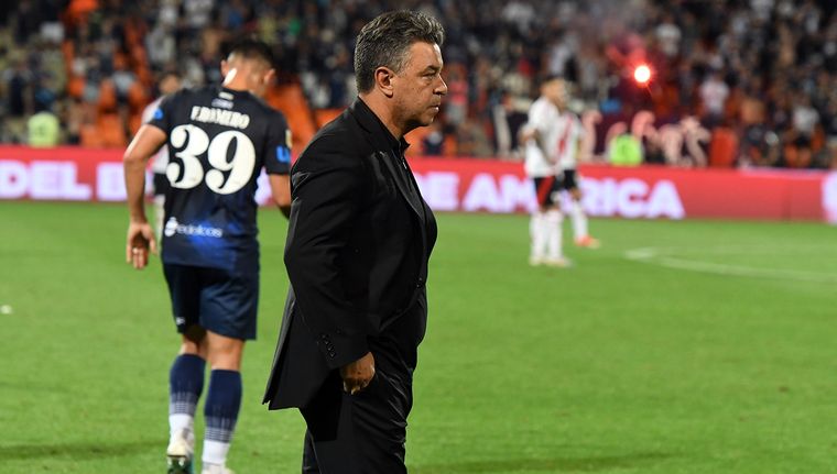 Gallardo y su actitud al final del encuentro. Foto: ALF PONCE MERCADO / MDZ