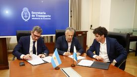 Cornejo y Pierrini firmaron la cesión de las obras para extender el ferrocarril. 