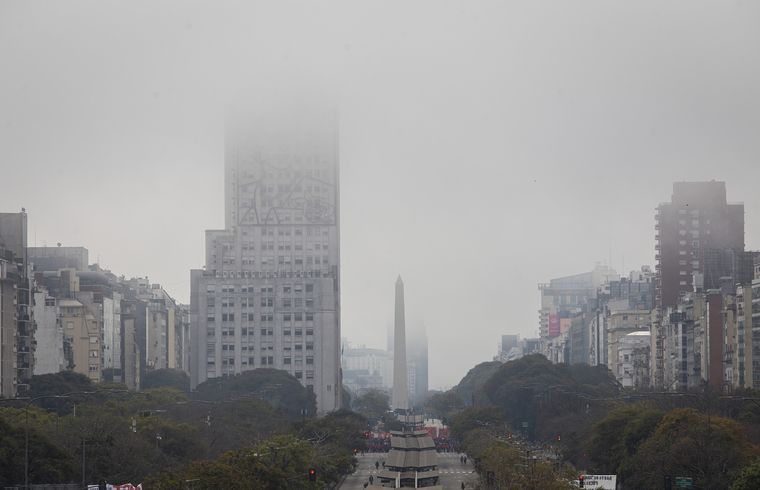 Alerta por niebla en Buenos Aires: cuándo se va y cuáles son las recomendaciones. Foto: NA