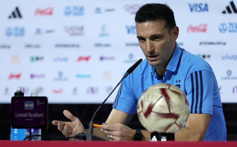 Scaloni habló del anuncio que hizo Messi de que la final contra Francia será su último partido en Mundiales. Foto: EFE