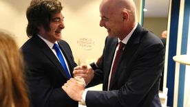 En plena avanzada del Gobierno contra la AFA, Javier Milei se mostró sonriente con el titular de la FIFA, Gianni Infantino. En plena avanzada del Gobierno contra la AFA, Javier Milei se mostró sonriente con el titular de la FIFA, Gianni Infantino.