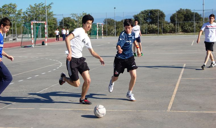 Esta alianza apunta a que los estudiantes puedan realizar actividades al aire libre en espacios adecuados.