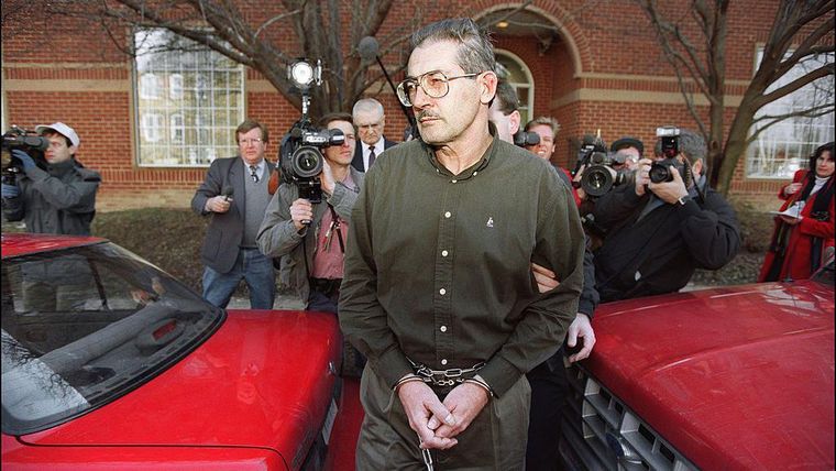 Aldrich Ames abandonó la universidad, pero su padre era un analista de la CIA que lo ayudó a conseguir un trabajo en la agencia.