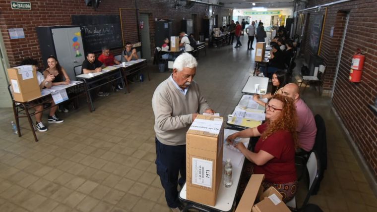 El conteo definitivo de las elecciones comenzó este martes por la tarde, a dos días del acto electoral Foto: Maximiliano Ríos / MDZ