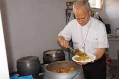 El papa León XIV pasó una gran parte de su vida siendo Obispo en Perú y los usuarios en redes publicaron fotos de sus momentos allí. Foto: X: @lumirandax