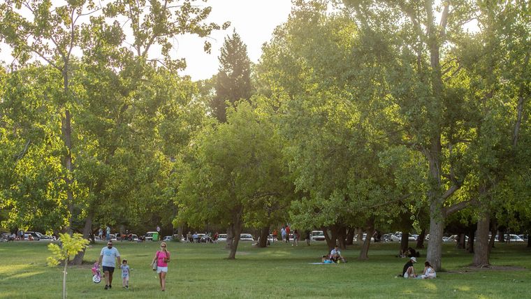 Un día ideal para disfrutar del aire libre antes del regreso del fresco. Foto: Santiago Tagua/MDZ