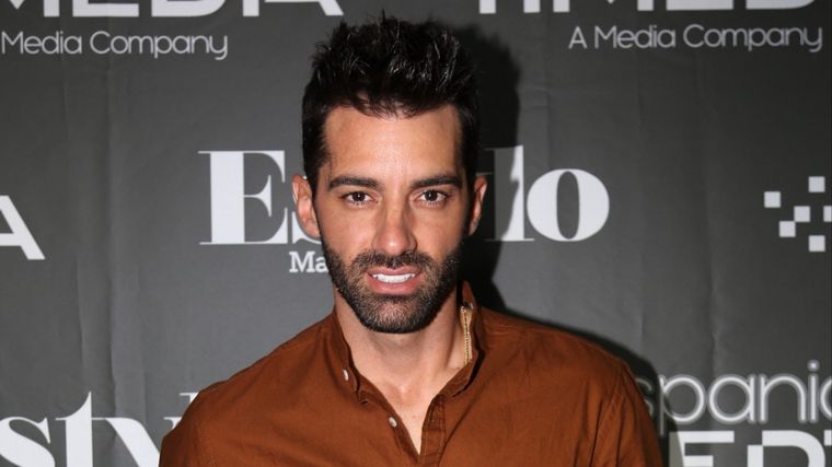 Toni Costa asistió a la Primera Comunión de su hija Alaïa sin su pareja Evelyn Beltrán.