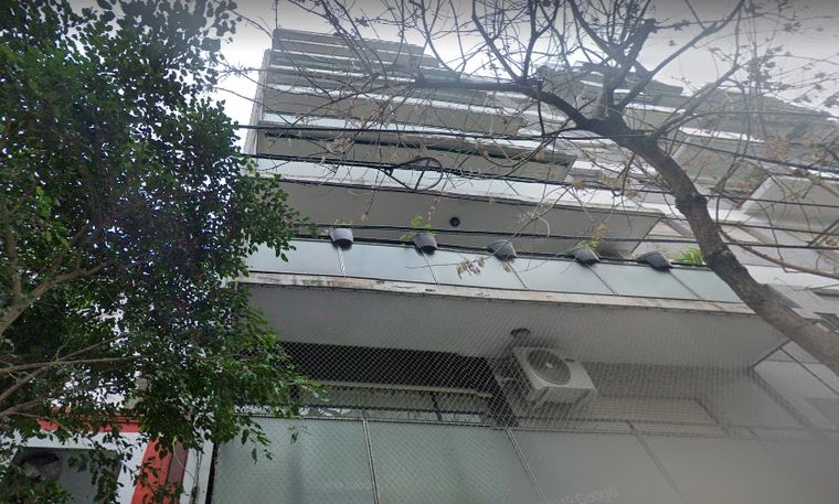 El lugar Este es el edificio del que se tiró el suicida. Imagen: Google Street View.