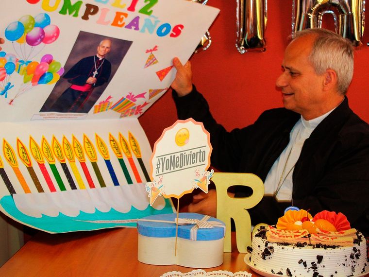 Foto compartida en las redes del 14 de septiembre de 2018, cuando el padre Robert Prevost (León XIV), en Perú, cumplía 63 años. Foto: religionenlibertad.com