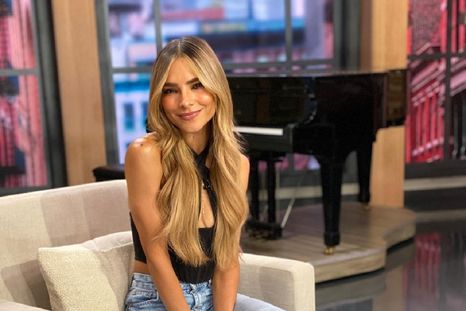 Alejandra Espinoza, además de su belleza cautivadora, tiene un talento increíble