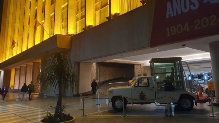 El ACA expuso el “Papamóvil” utilizado por el Papa  Foto: ACA
