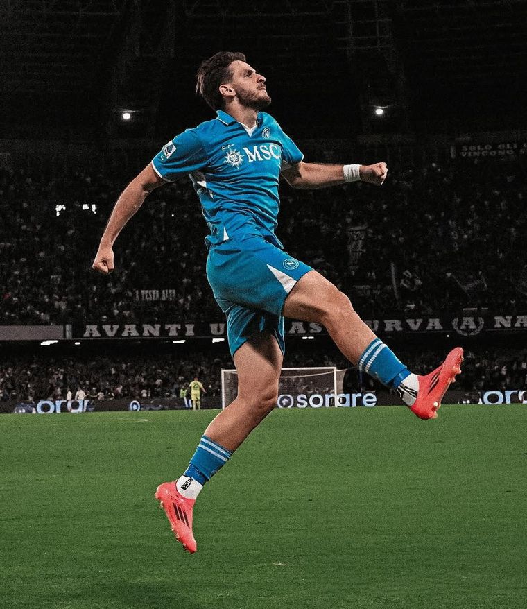 El Estadio Diego Armando Maradona, rendido a sus pies. El Estadio Diego Armando Maradona, rendido a sus pies.