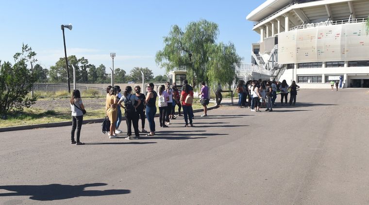 La nueva convocatoria a docentes es para el sábado en el estadio Aconcagua arena. Foto: ALF PONCE MERCADO / MDZ