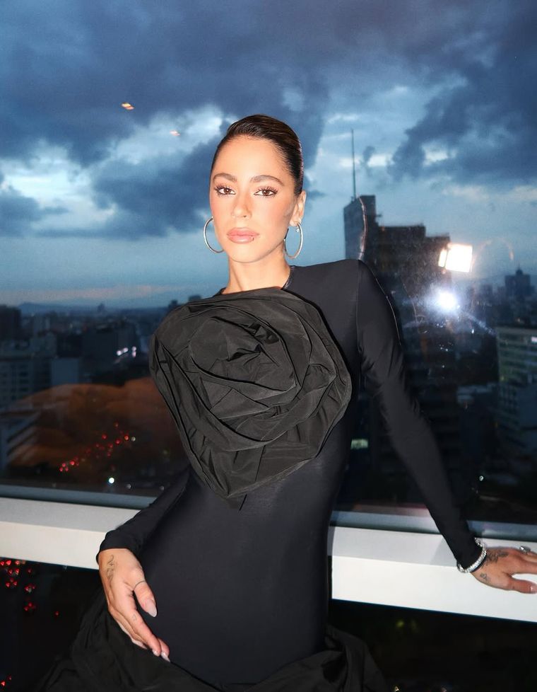 Becerra y Stoessel vuelven a unir fuerzas en un tema que promete convertirse en éxito. Becerra y Stoessel vuelven a unir fuerzas en un tema que promete convertirse en éxito.