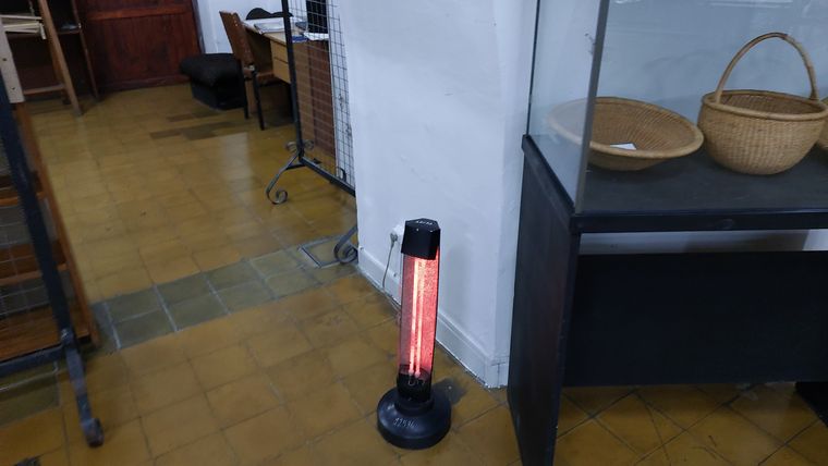 Una de las postales que se repite en todo el edificio es la de las estufas eléctricas o calefactores ya que el inmueble no tiene gas actualmente. Una de las postales que se repite en todo el edificio es la de las estufas eléctricas o calefactores ya que el inmueble no tiene gas actualmente.