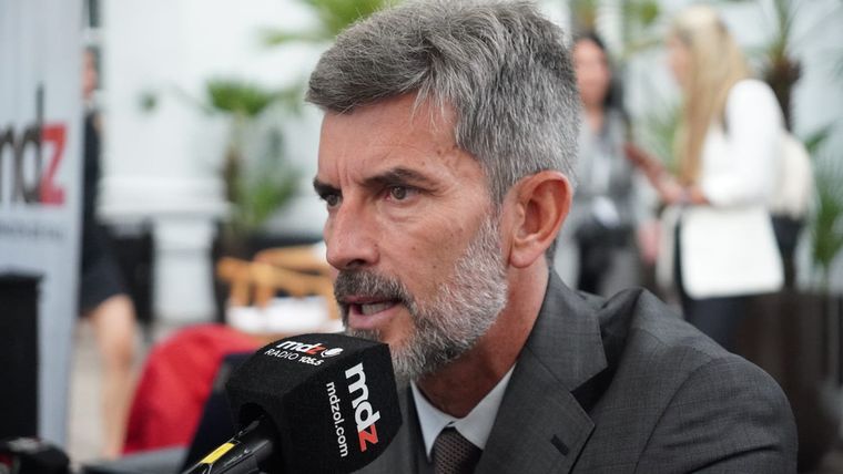 El intendente de Ciudad de Mendoza, Ulpiano Suarez, explica su postura sobre las propuestas de autonomía municipal. El intendente de Ciudad de Mendoza, Ulpiano Suarez, explica su postura sobre las propuestas de autonomía municipal.