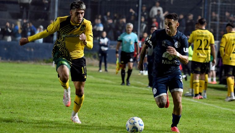 La Lepra sueña con octavos. Foto: ALF PONCE MERCADO / MDZ