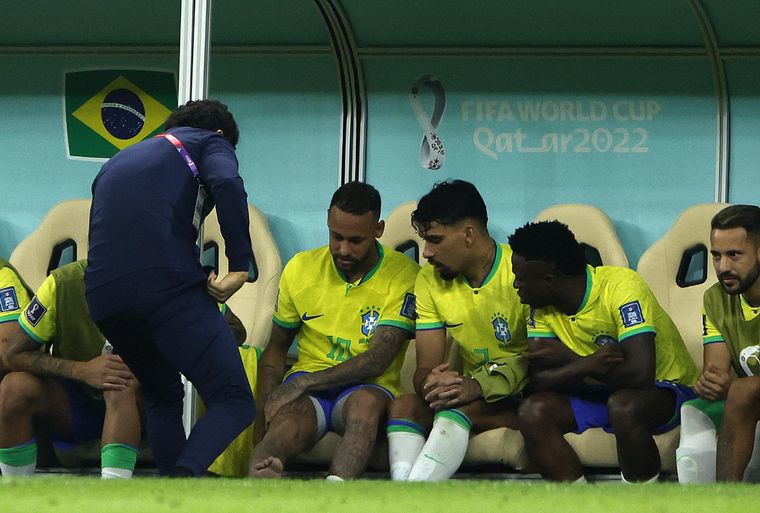 Neymar salió lesionado y preocupa a todo Brasil. Foto: EFE