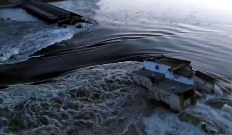 presa Nueva Kajovka La presa sufrió una explosión en Jersón, Ucrania. Foto: Reuters.