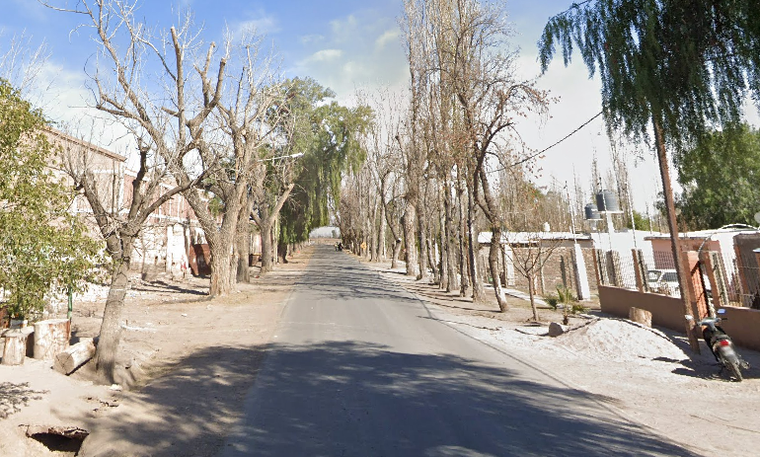 La calle de Rivadavia donde el delincuente simuló estar herido.
