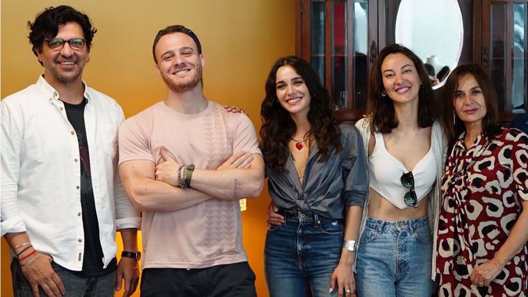 YaÇokServesen La nueva prometedora ficción de Turquía. Foto: @kanalD