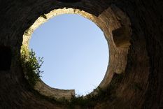 Una torre, mil secretos y aventuras alrededor de un club.