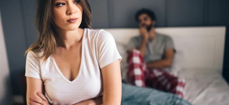 pareja cama Es necesario comprobar que el condón no esté vencido para que no se rompa. Foto: Antena 3 (antena3.com)