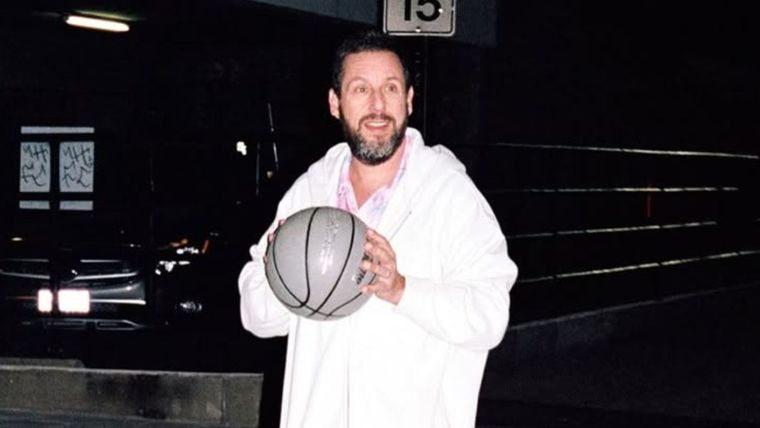 Adam Sandler la rompe en Netflix. / @adamsandler